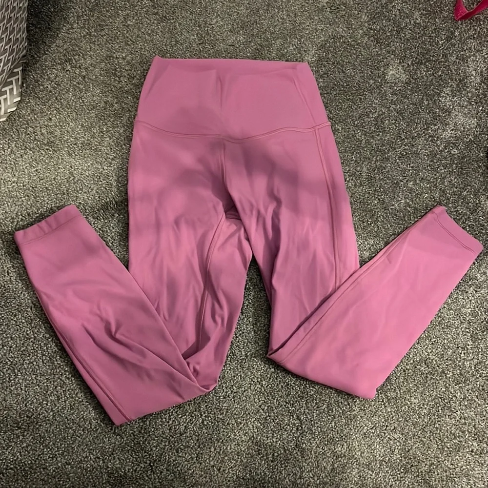 Lululemon size 4 magenta leggings - Picture 1 of 4